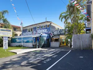 Backpackers in Paradise - 18 to 40 Years