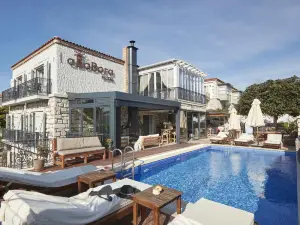 AlaBora Hotel