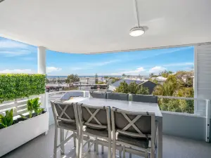 Chic 4-Bed Townhouse with Ocean Views
