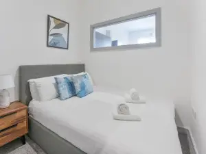 Contemporary Budget 1 Bed Flat in Dudley