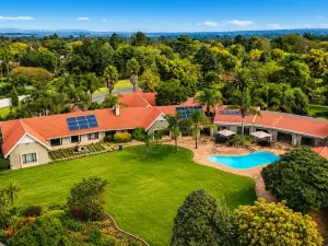 Luxurious 5-Bedroom House Rental in Springs, South Africa