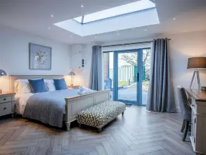 Suite 15 - Sleeping Giant Hotel - PEN Y CAE Inn