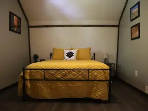 Rustic Private Cabin on 30 acres w/Loft/Firepit/Secluded/Trails