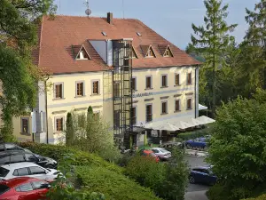 Maxmilian Lifestyle Resort