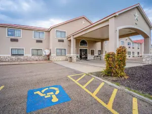 Days Inn & Suites by Wyndham Beeville