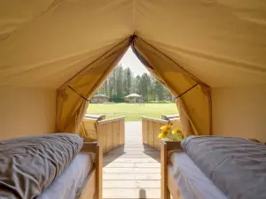Glamping Lodge with Eco-Wellness