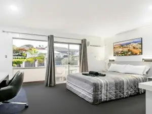 Aaron Motel