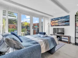 Garden Room With Parking | By My Getaways