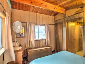 Remote Escape: Serene Lakeside Cabin w/ Beach