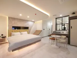 Muan Muse Self-check-in Hotel
