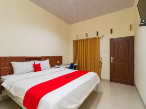 RedDoorz @ Aldos Villa Silangit