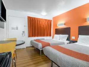 Motel 6 Bakersfield, CA - Central