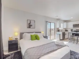New Studio, Balcony w/views, Nexflix, Pool