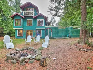 Lopez Island Hideaway w/ Coastal Views + Deck!
