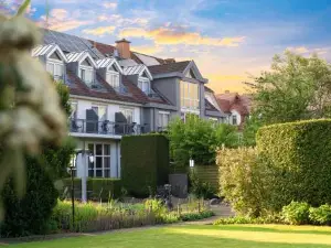 Kurhotel Grüttner Mit Eigenem Sole Thermal Schwimmbad 32 Grad Und Saunalandschaft
