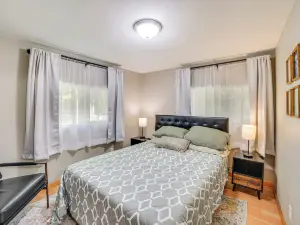 步行到水邊：蘇靈的湖邊別墅！