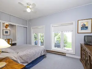 30 Night Rental - Quaint Country Charm 45 Minutes from Toronto