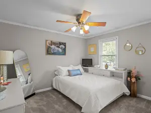 Spacious 5-bedroom house in fabulous Evans with AC, community pool, fitness area