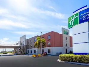 Holiday Inn Express & Suites Clewiston by IHG