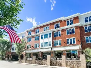 Six South St. Hotel