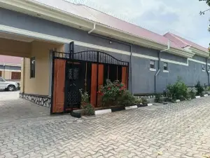 Nshevi Safari Hotel