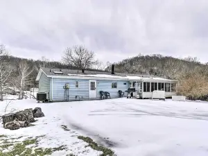 Rustic Family Home + Acreage ~ 20 Mi Hocking Hills