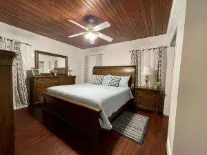 Gin Creek Lodging