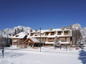 Fox Hotel and Suites