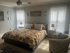 Large cozy 3-bedroom house in awesome Columbia with AC, WiFi