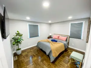 Modern Amenities and Cozy Features - Stunning Comfort Oasis