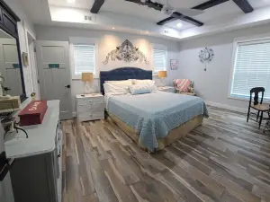 Edgewater Pirates Den. Water Front 2nd Story Apt.  1 Bedroom, Bath & Kitchen.