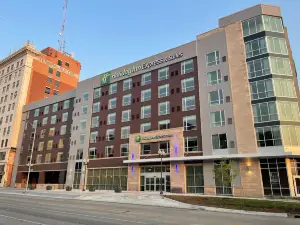 Holiday Inn Express & Suites LINCOLN DOWNTOWN by IHG