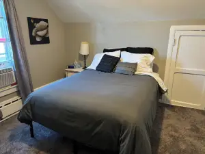 4Br Historic Home Near Makoshika State Park. Sleeps 9, Pet Friendly, Agates