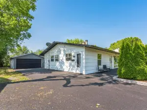 迷人的現代家庭住宅3卧室住宅由RedAwning