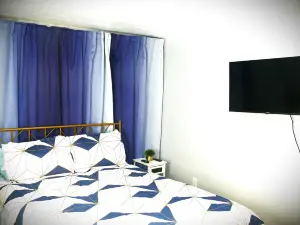 1 mile to Bull Shoals Lake and 1 mile to the Diamond City Country Club.