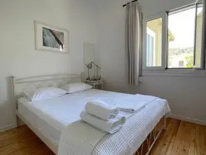 To Patriko Lefkada: Cozy Village Home