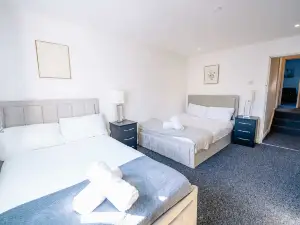 Stylish 2-Bed Cardiff Home - Walk to City Centre