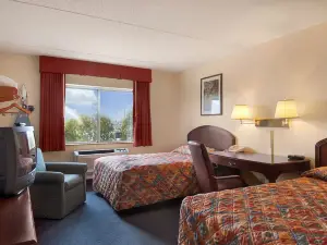 Super 8 by Wyndham Manchester Airport