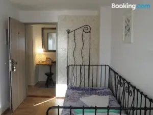 Apartmány U Václava - 7 Minut od letiště Václava Havla - parkování Zdarma