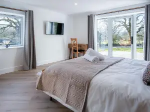 Suite 9 - Sleeping Giant Hotel - PEN Y CAE Inn