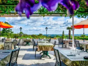 Logis Hôtel & Restaurant Aux Tauzins