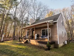 Lakefront Cottage in the Woods w/Sauna Access. Pet-friendly. Abuts State Forest