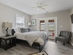 Mountain View Retreat central to Asheville and Black Mountain