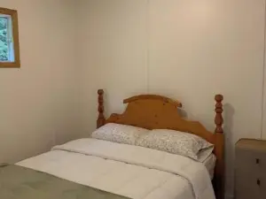 Modern Cozy Cabin On Bonne Bay Pond. 10 min from Gros Morne National Park!