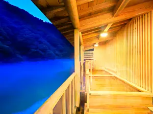 船で行く秘湯 大牧温泉
