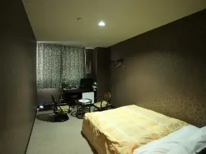 Business Hotel Mikuni (Goto)