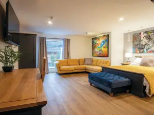 Suite 14 - Sleeping Giant Hotel - PEN Y CAE Inn
