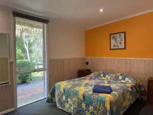 Mallacoota Log Cabins