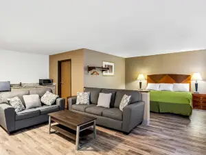 Econo Lodge Inn & Suites