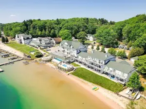Portage Lake Condo w/ Deck & Pool Access!